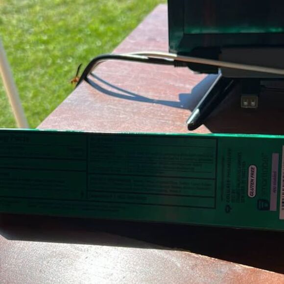 Colgate MaxFresh UltraFreeze Toothpaste - Picture 2 of 3